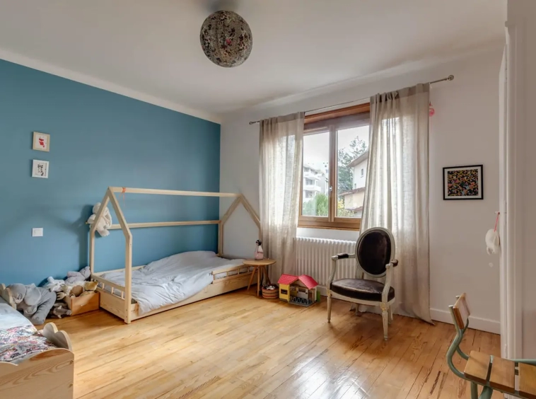 Annecy centre appartement chambre enfant