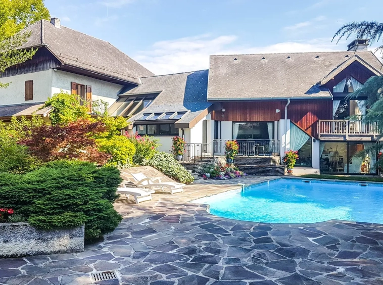 Annecy Genève maison avec piscine