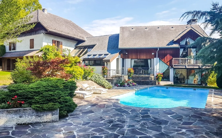 Annecy Genève maison avec piscine