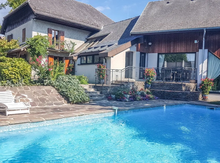 Annecy Genève maison avec piscine