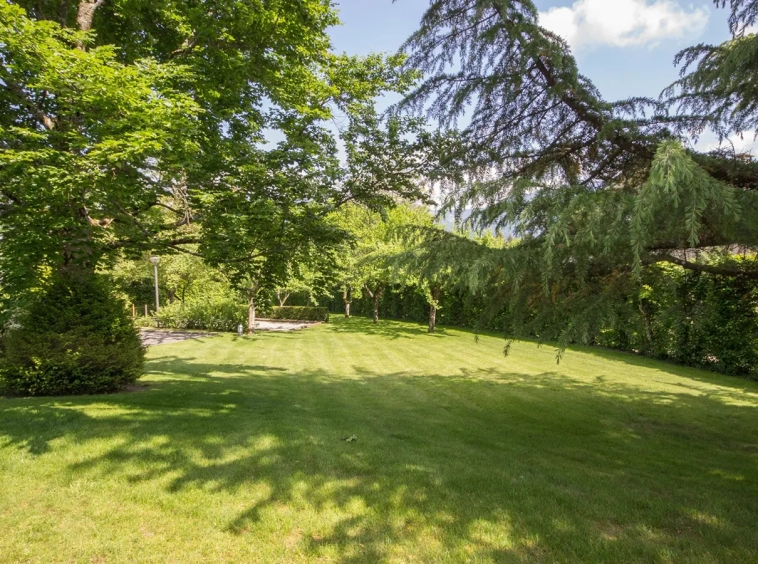 Annecy Genève maison avec piscine jardin