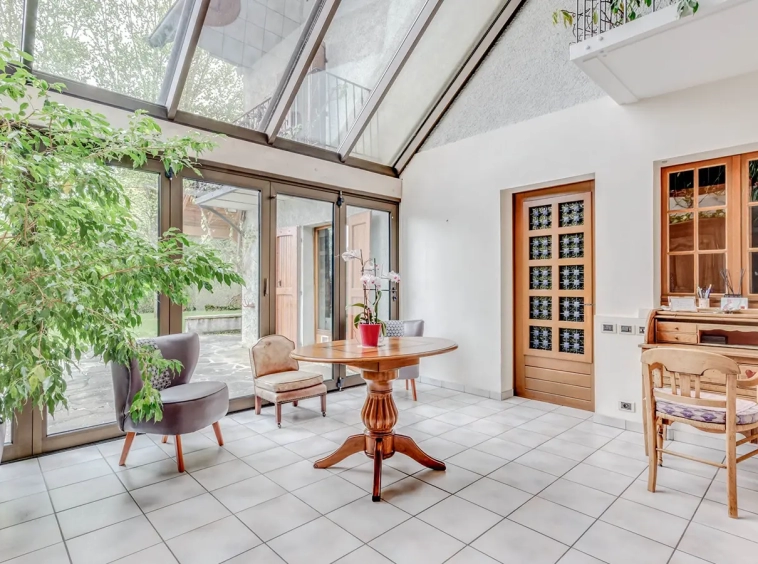 Annecy Genève maison avec piscine veranda