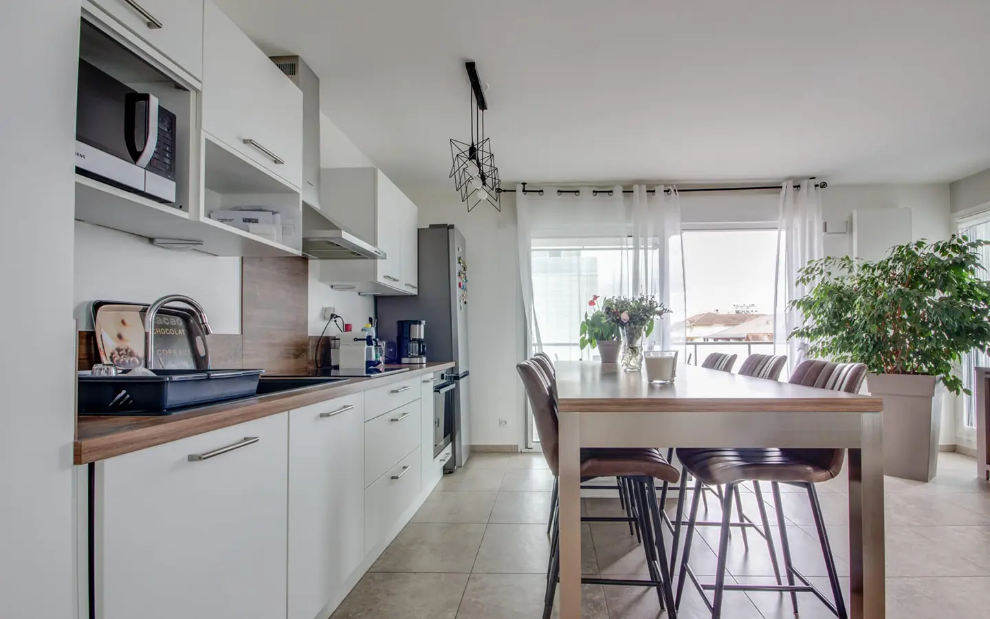 Achat immobilier appartement t3 avec terrasse rénovée Annecy-le-vieux cuisine ouverte