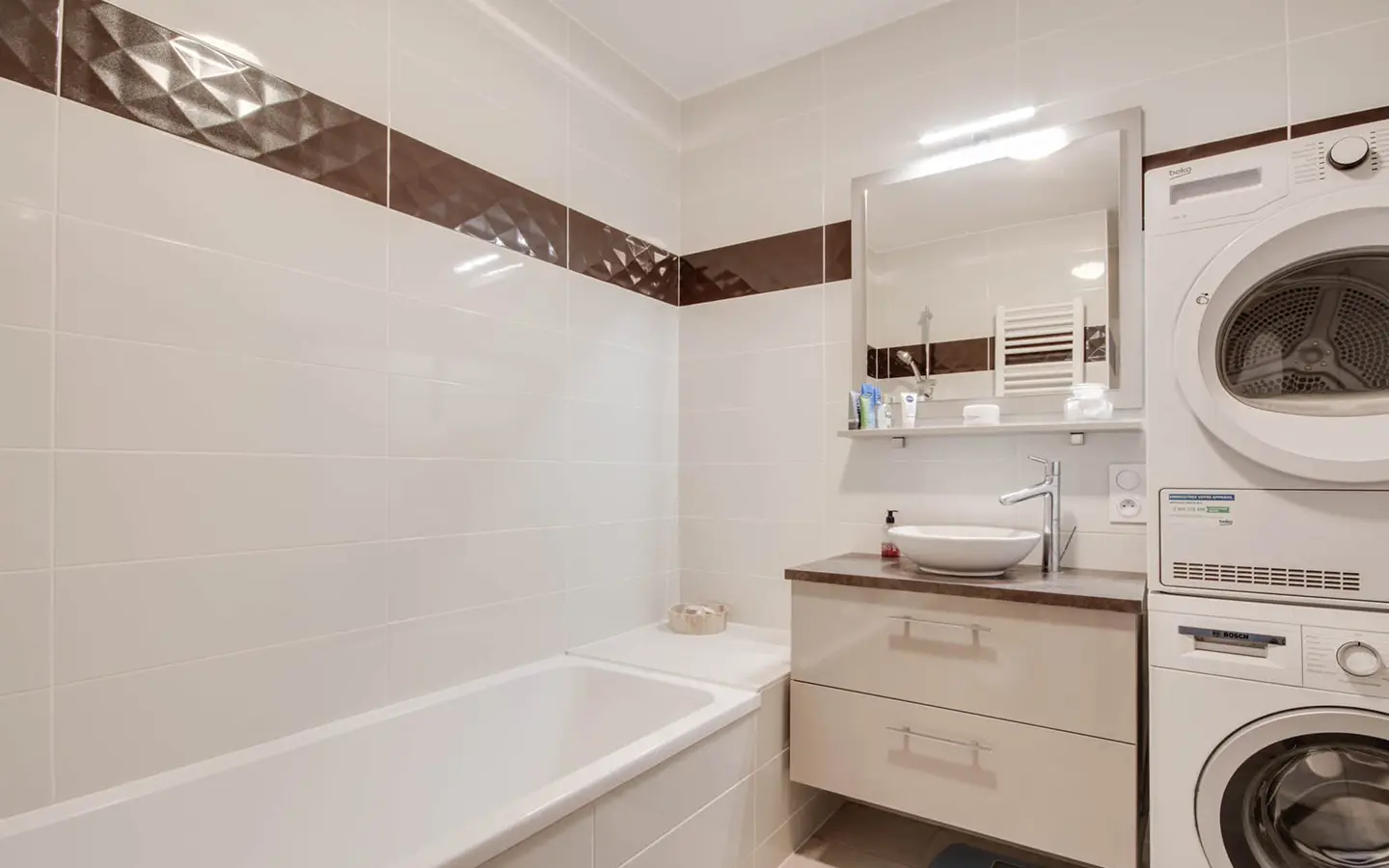 Achat immobilier appartement t3 avec terrasse rénovée Annecy-le-vieux salle de bains