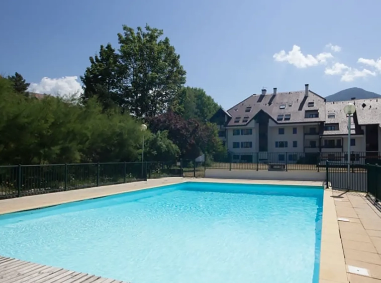 Annecy le vieux appartement avec piscine