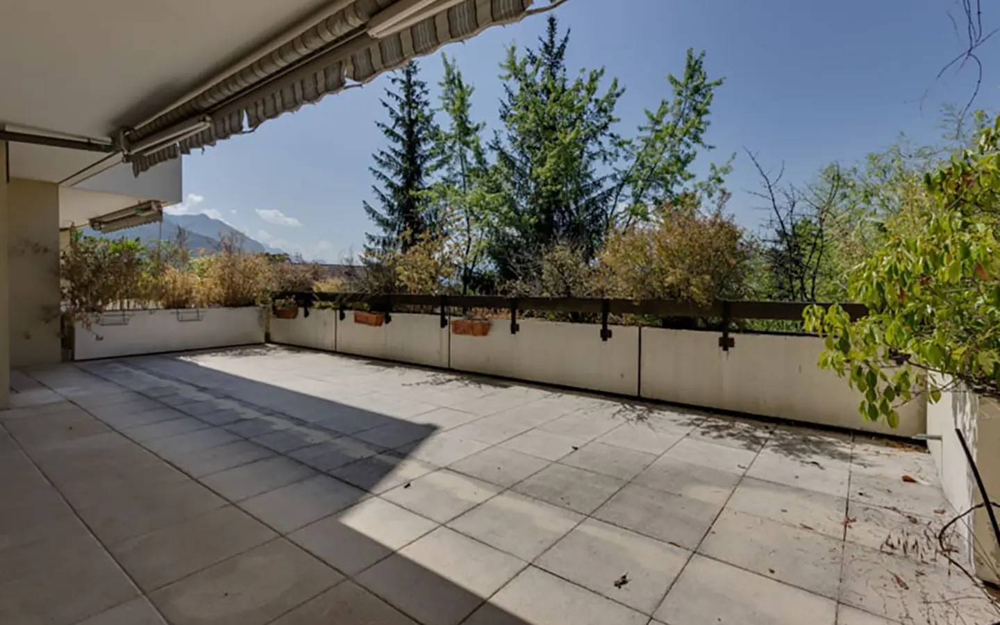 Annecy le vieux appartement dans résidence avec piscine terrasse