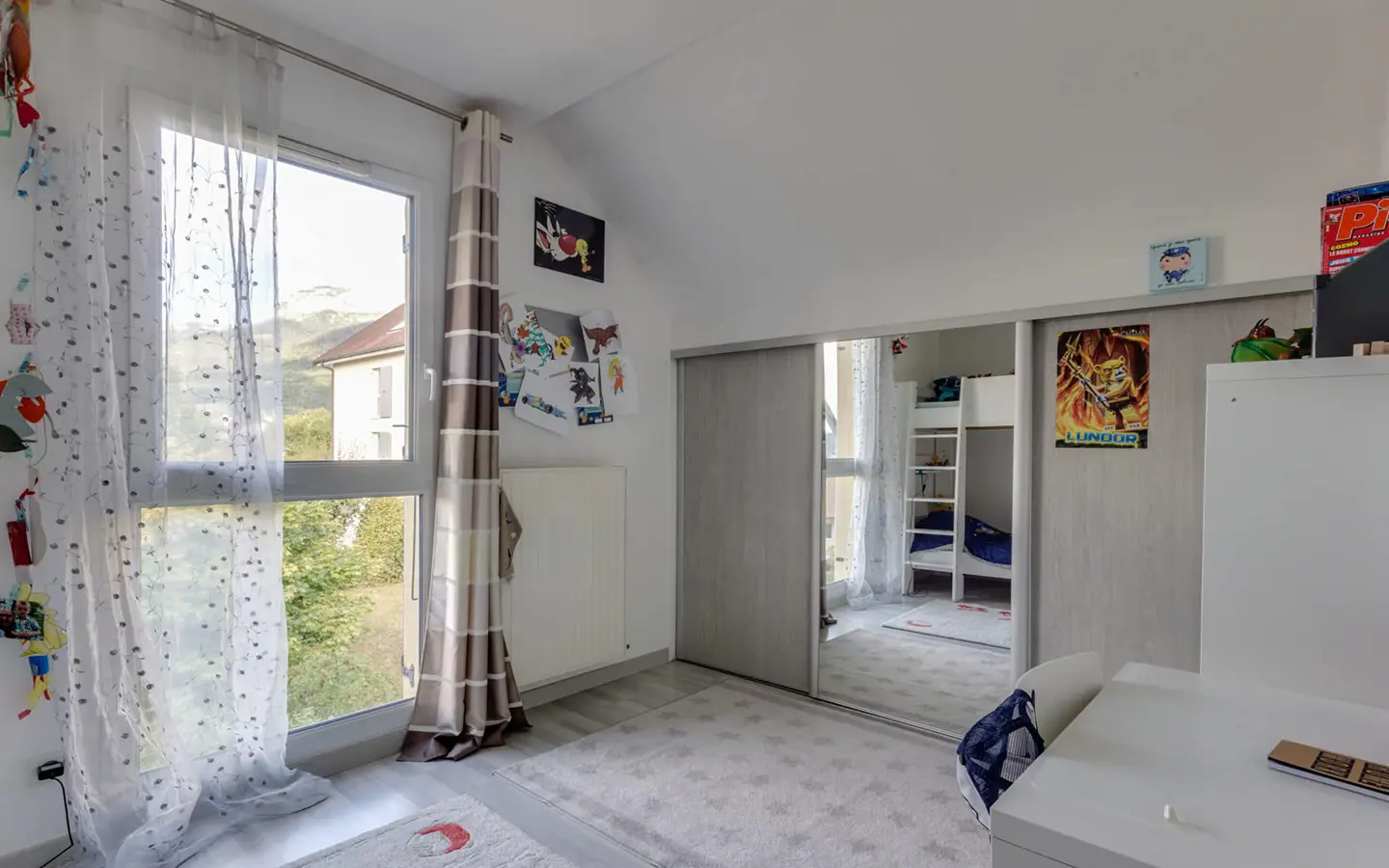 Annecy le vieux appartement vue dégagée chambre