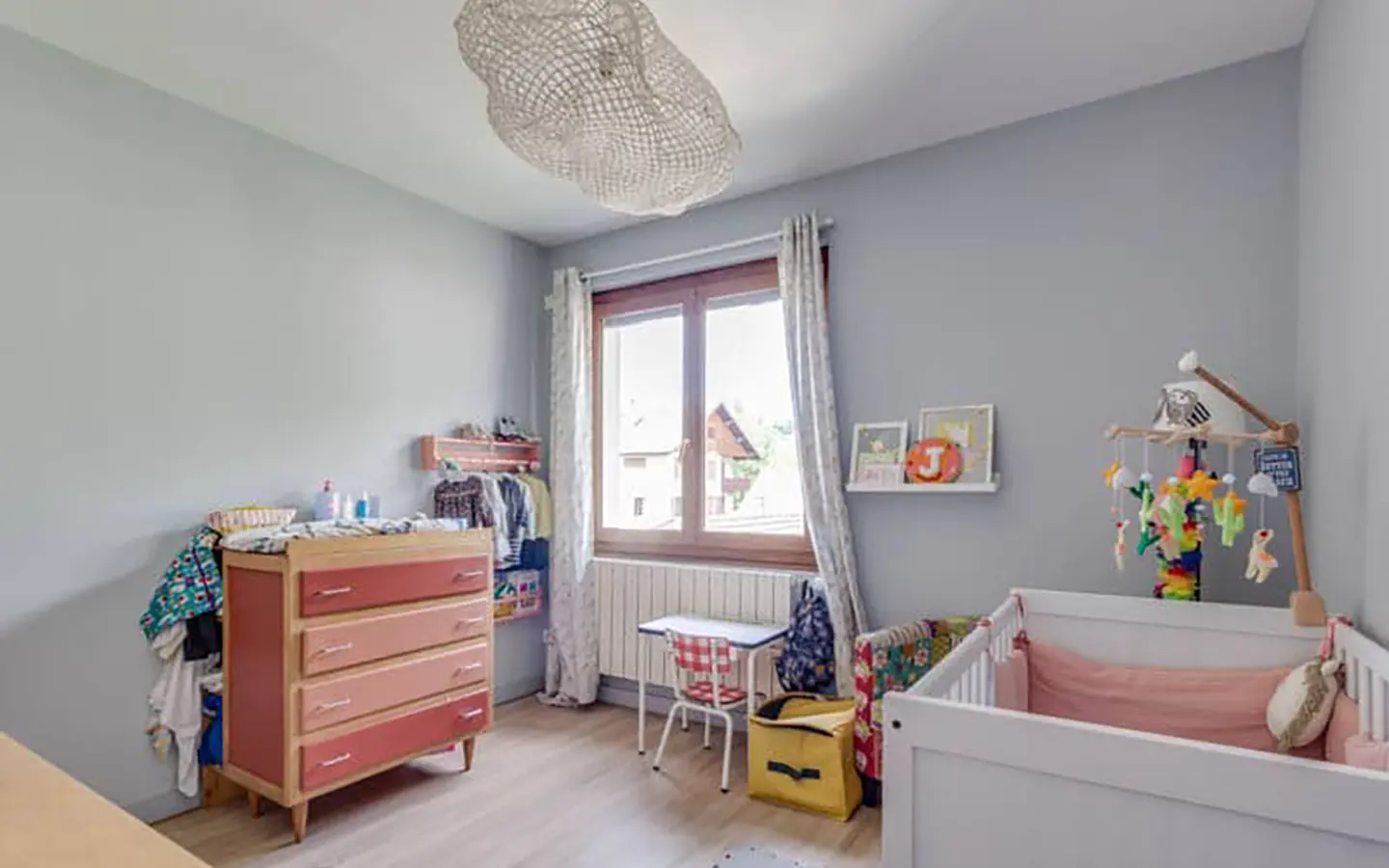 Annecy le vieux appartement vue montagnes chambre enfant