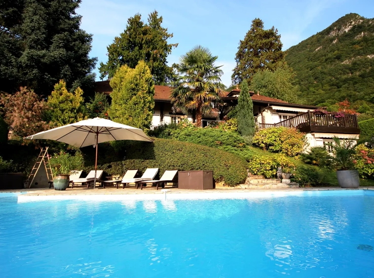 Annecy le vieux secteur Petit Port maison piscine