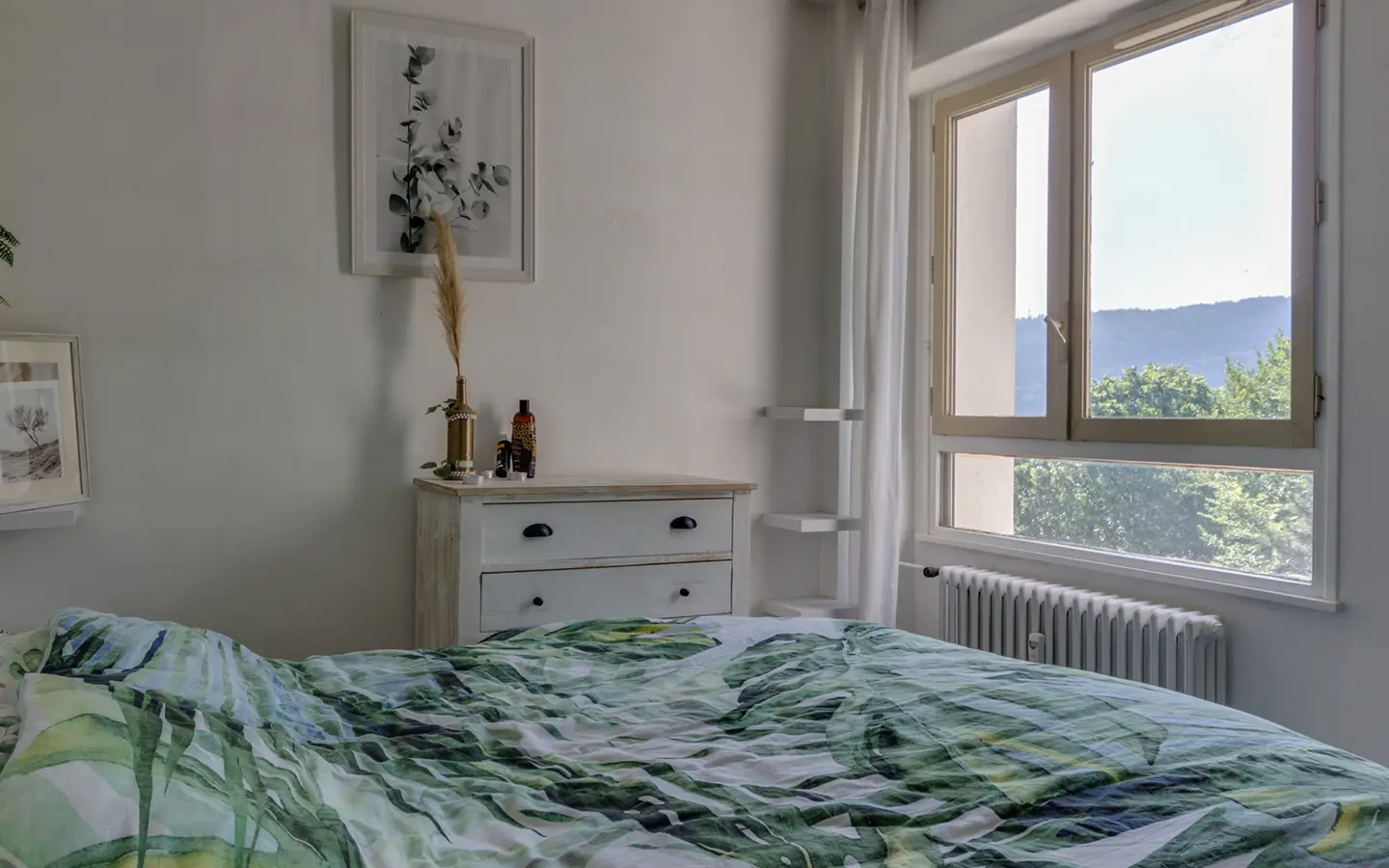 Annecy appartement vue montagnes chambre