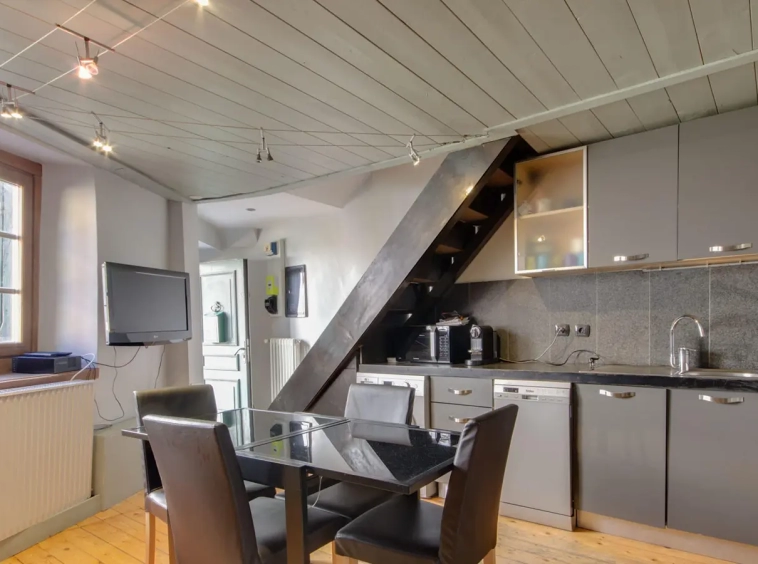 Annecy vieille ville appartement dans maison de ville cuisine
