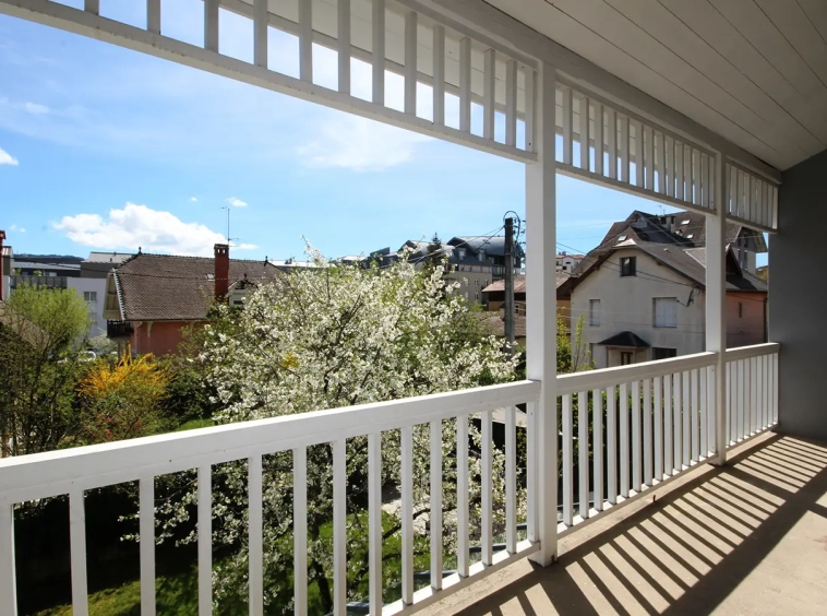 Annecy maison de ville balcon