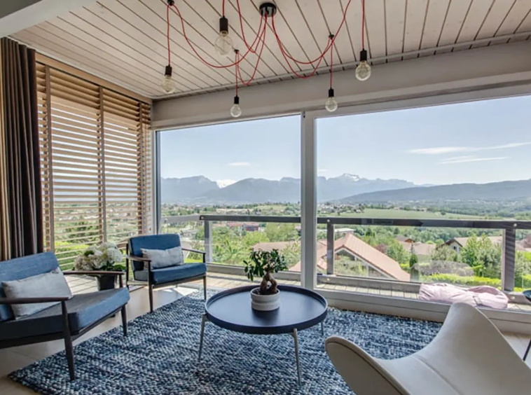 Annecy maison en ossature bois vue montagnes