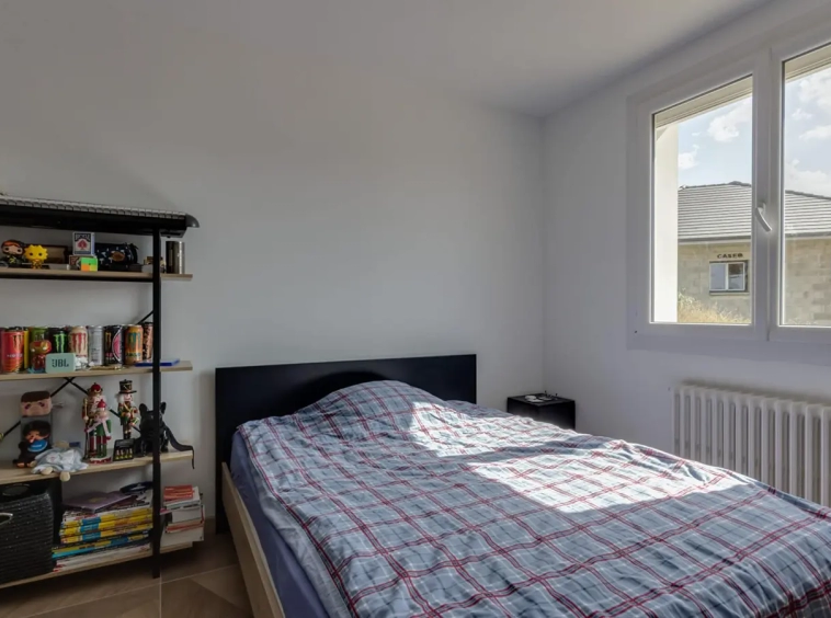Achat immobilier maison rénovée Annecy Nord chambre
