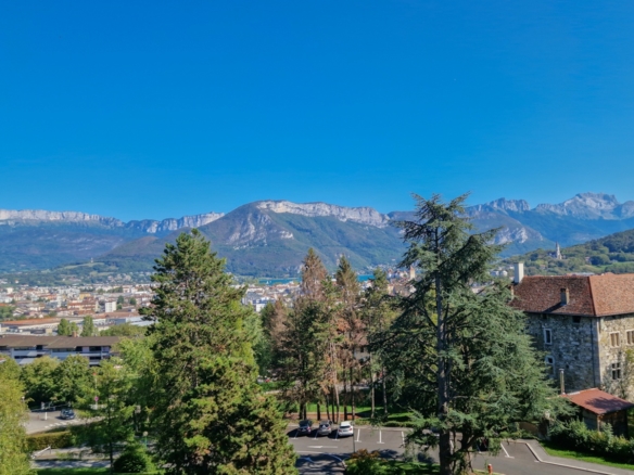 Appartement à vendre à Cran-Gevrier avec vue dégagée sur les montagnes