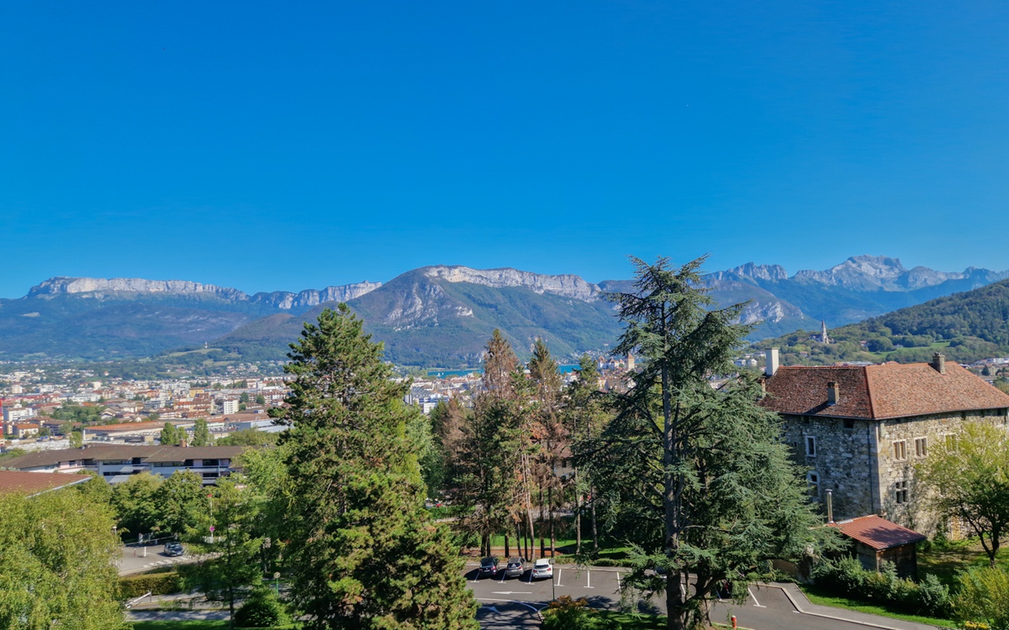 Appartement à vendre à Cran-Gevrier avec vue dégagée sur les montagnes