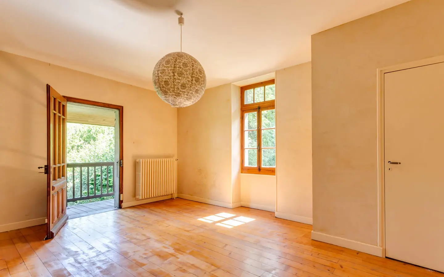Annecy centre ville maison avec jardin pièce de vie
