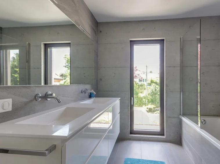 Achat immobilier Annecy-le-vieux maison moderne grande salle de bains