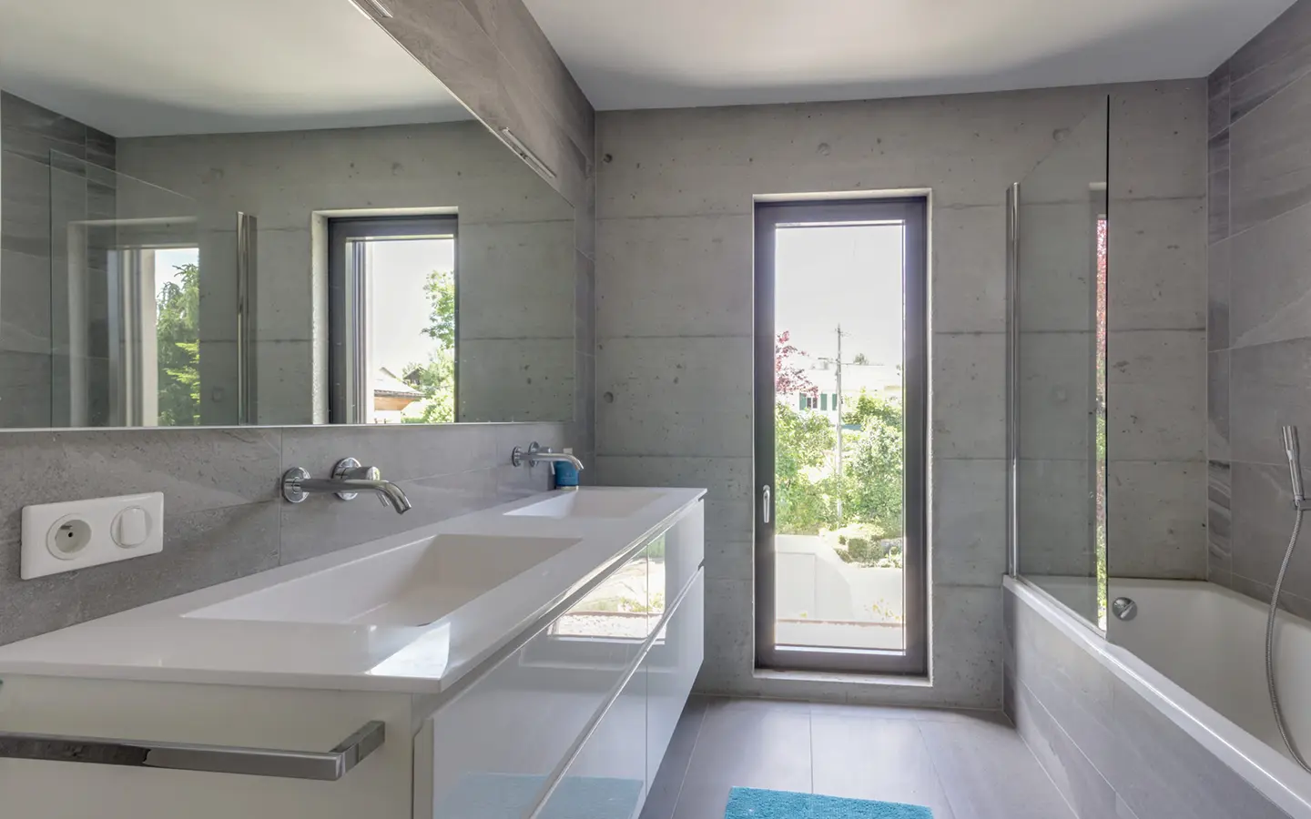 Achat immobilier Annecy-le-vieux maison moderne grande salle de bains