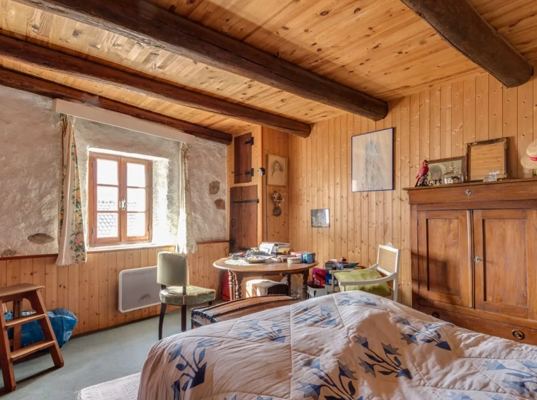 Achat immobilier maison de caractère Bluffy chambre