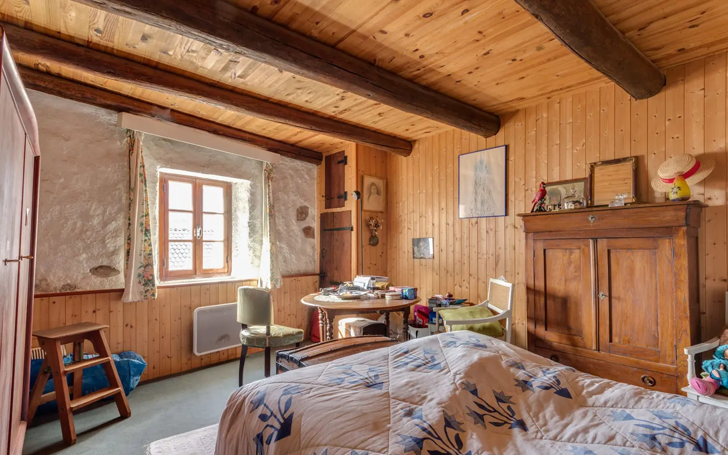 Achat immobilier maison de caractère Bluffy chambre