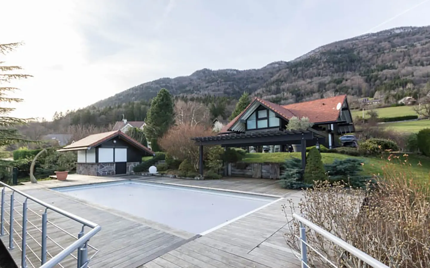 Annecy lac maison ossature bois piscine