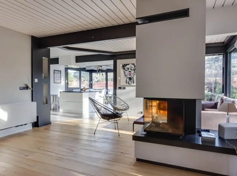 Annecy magnifique maison ossature bois salon cheminée