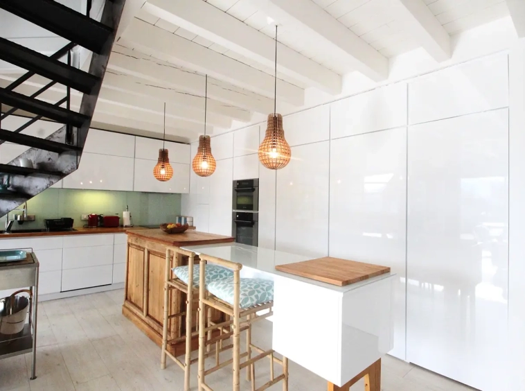 Annecy maison avec piscine cuisine