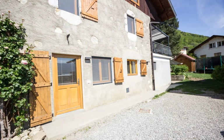 Annecy maison de village au calme extérieur