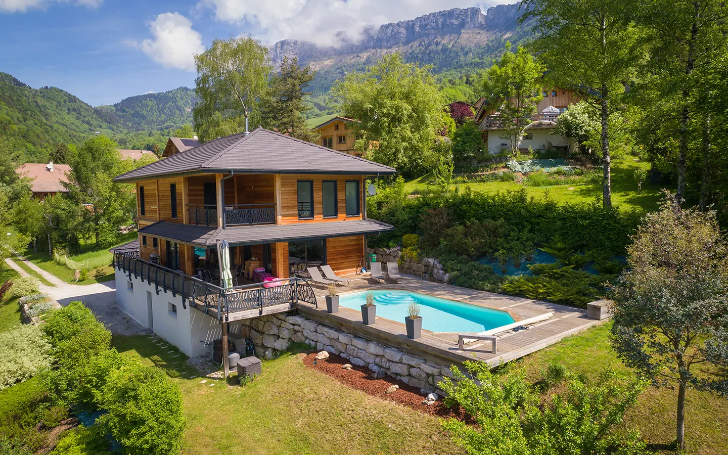Annecy maison moderne vue montagne