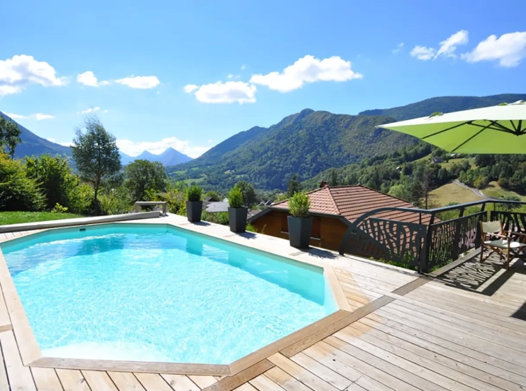 Annecy maison moderne vue montagne piscine