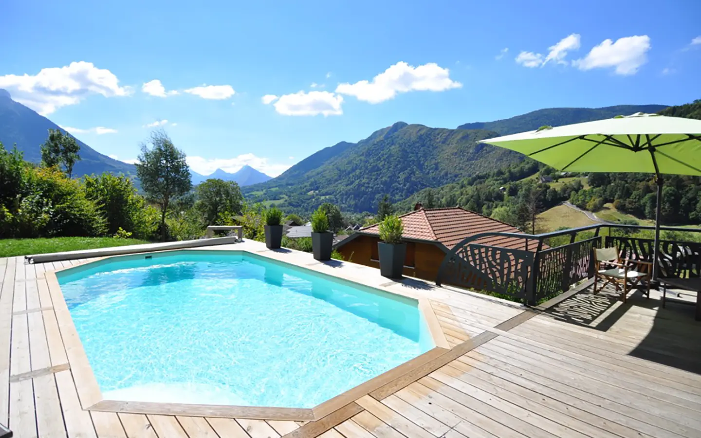 Annecy maison moderne vue montagne piscine