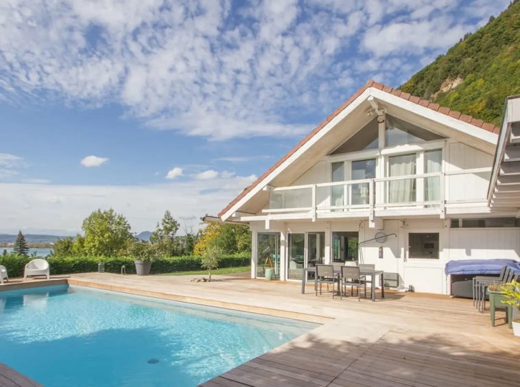 Annecy lac maison ossature bois piscine