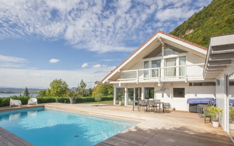 Annecy lac maison ossature bois piscine