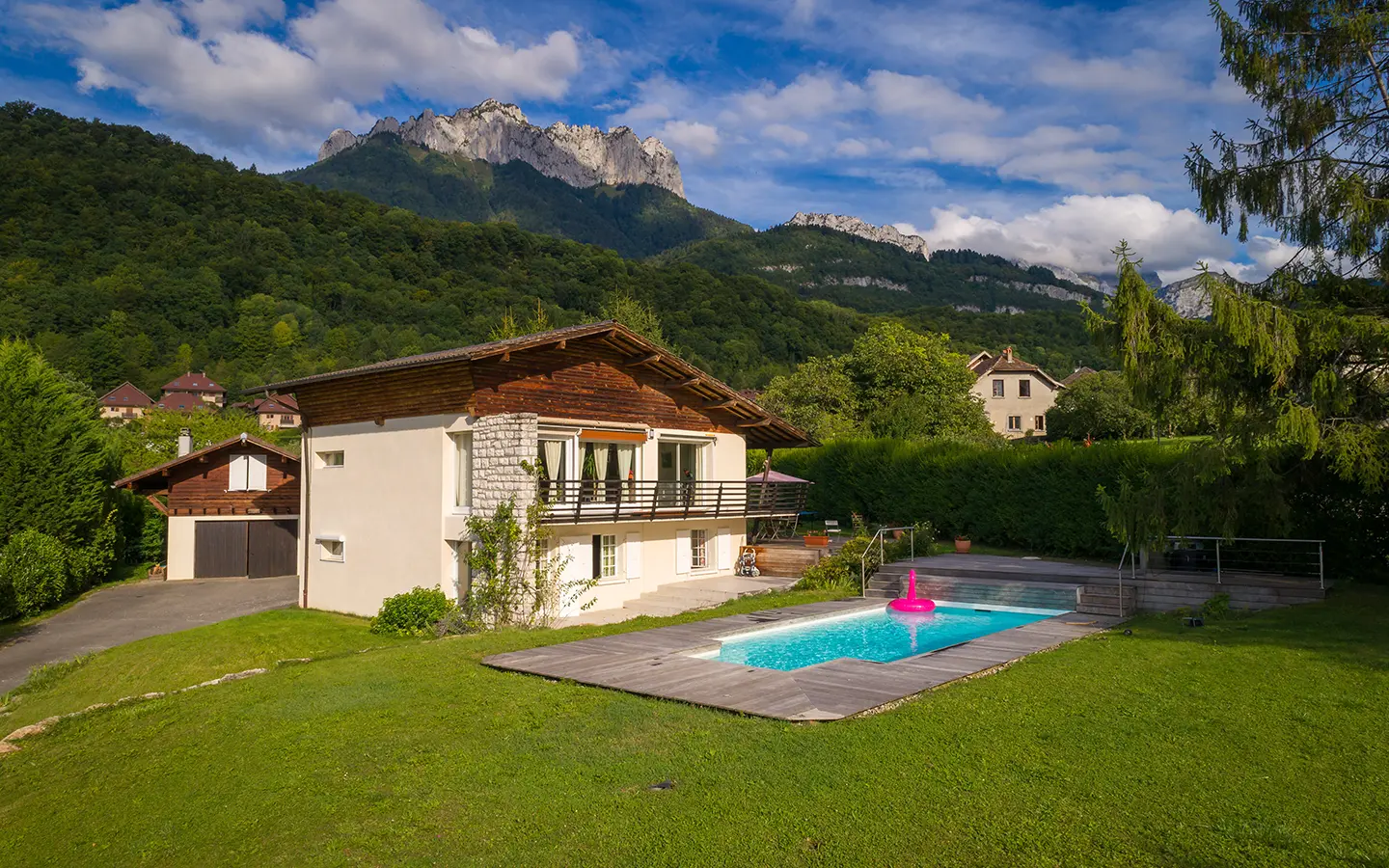 Annecy maison vue lac, château et montagnes piscine