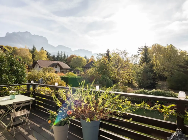 Annecy maison proche du lac balcon