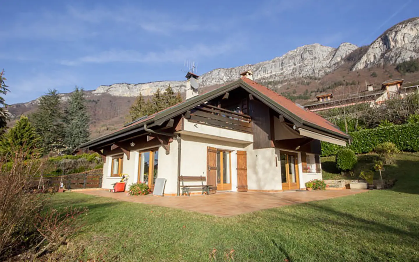 Annecy maison proche lac et centre village extérieur