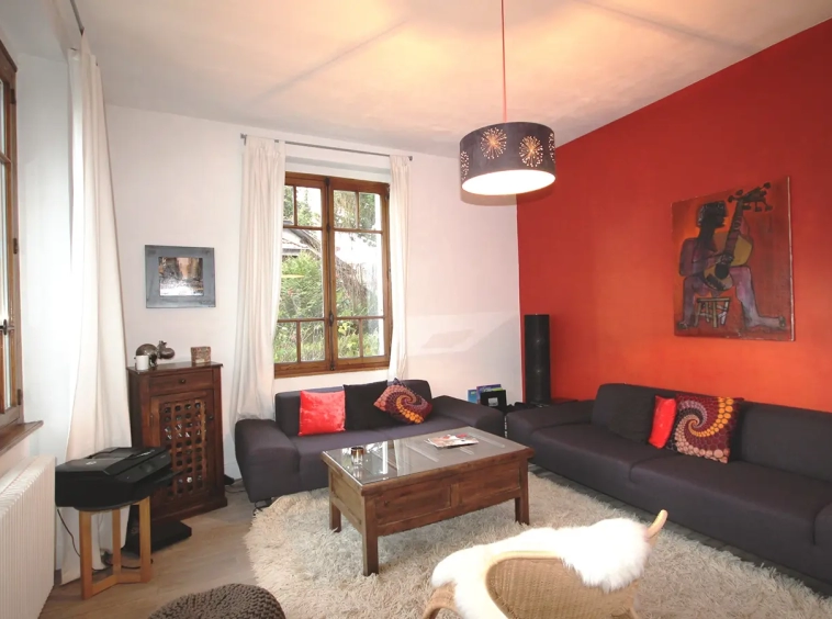 Annecy maison rénovée Petit Port coin salon