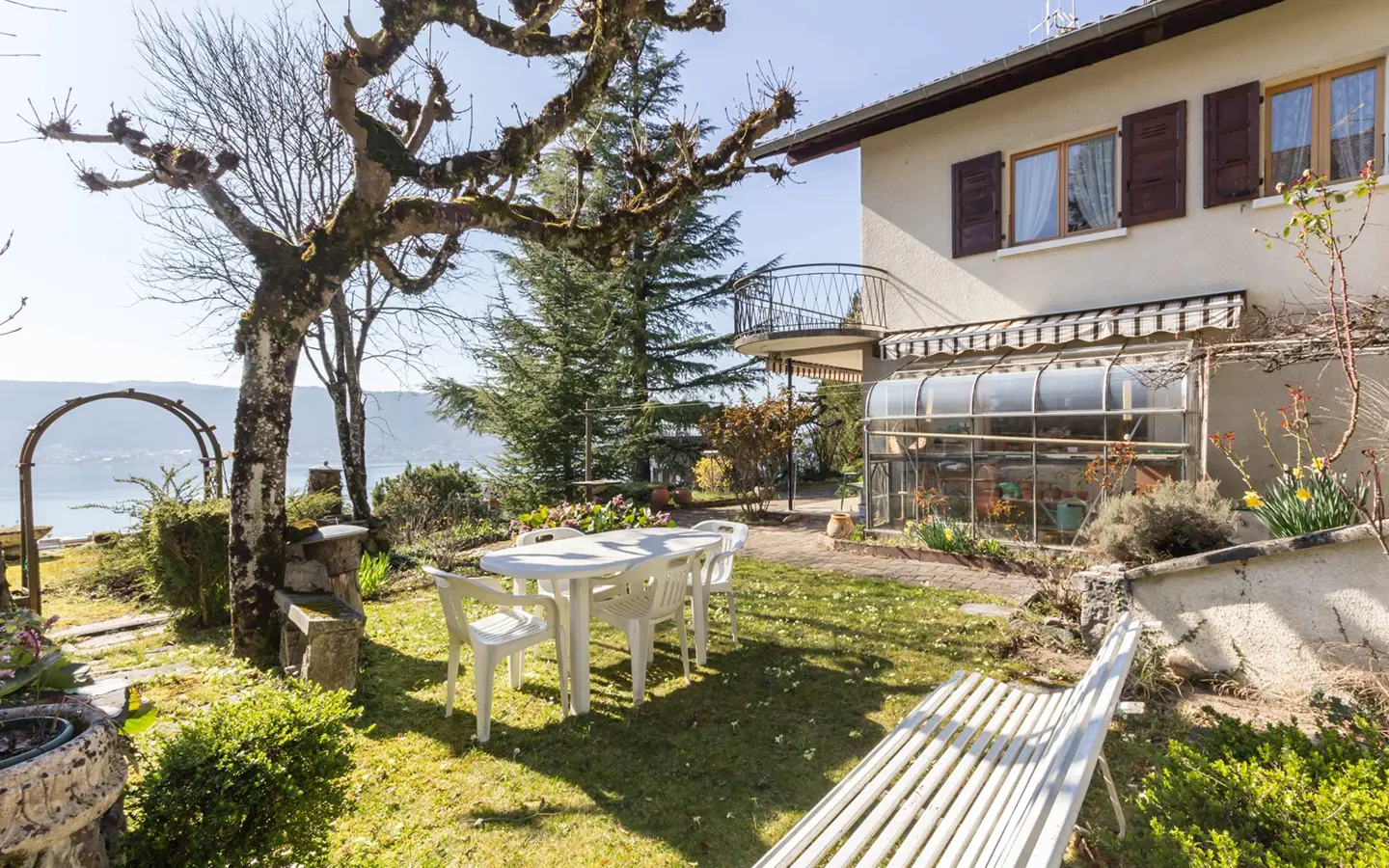 Veyrier du lac maison au calme jardin