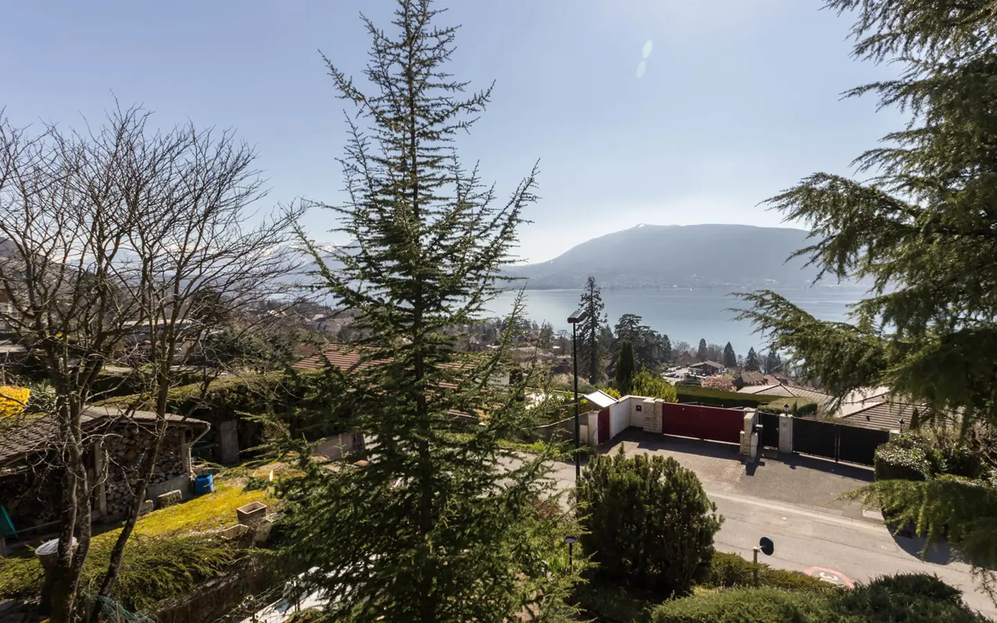 Veyrier du lac maison au calme extérieur