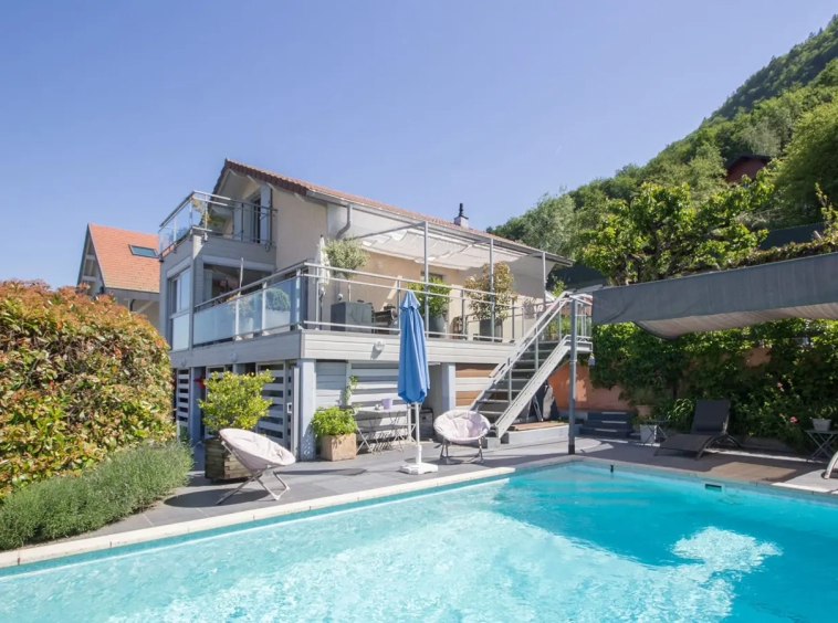 Annecy le vieux maison vue lac piscine