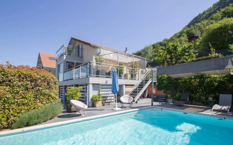 Annecy le vieux maison vue lac piscine