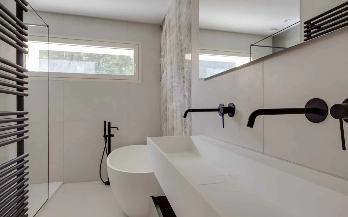 Achat immobilier maison Menthon-Saint-Bernard salle de bains moderne