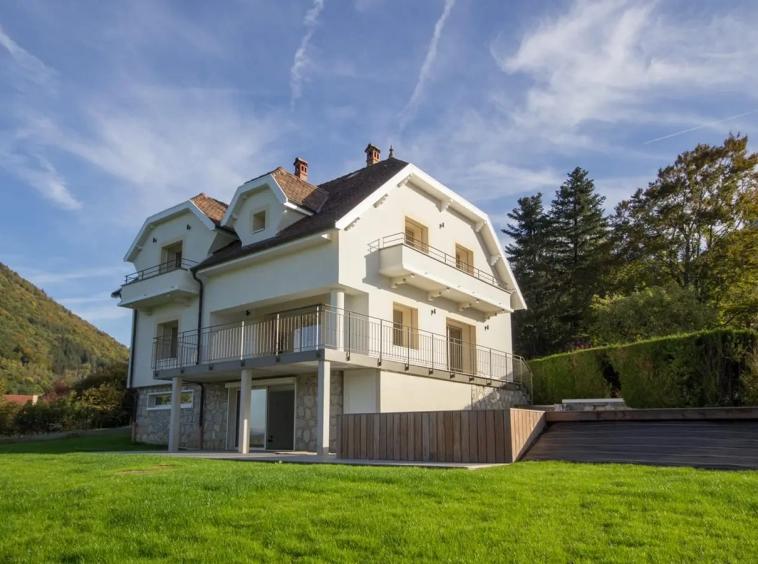 Achat immobilier maison Menthon-Saint-Bernard extérieur jardin