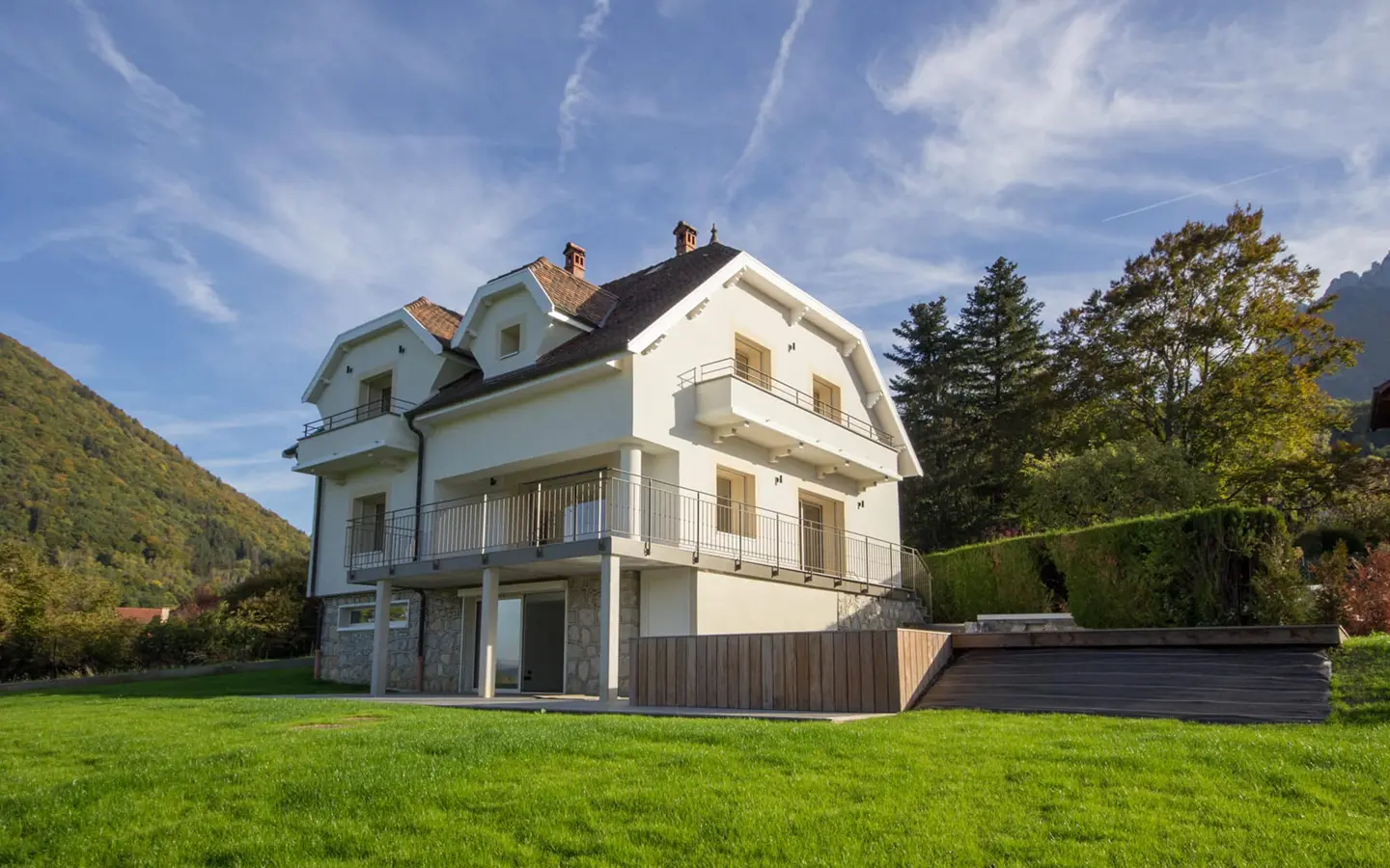 Achat immobilier maison Menthon-Saint-Bernard extérieur jardin