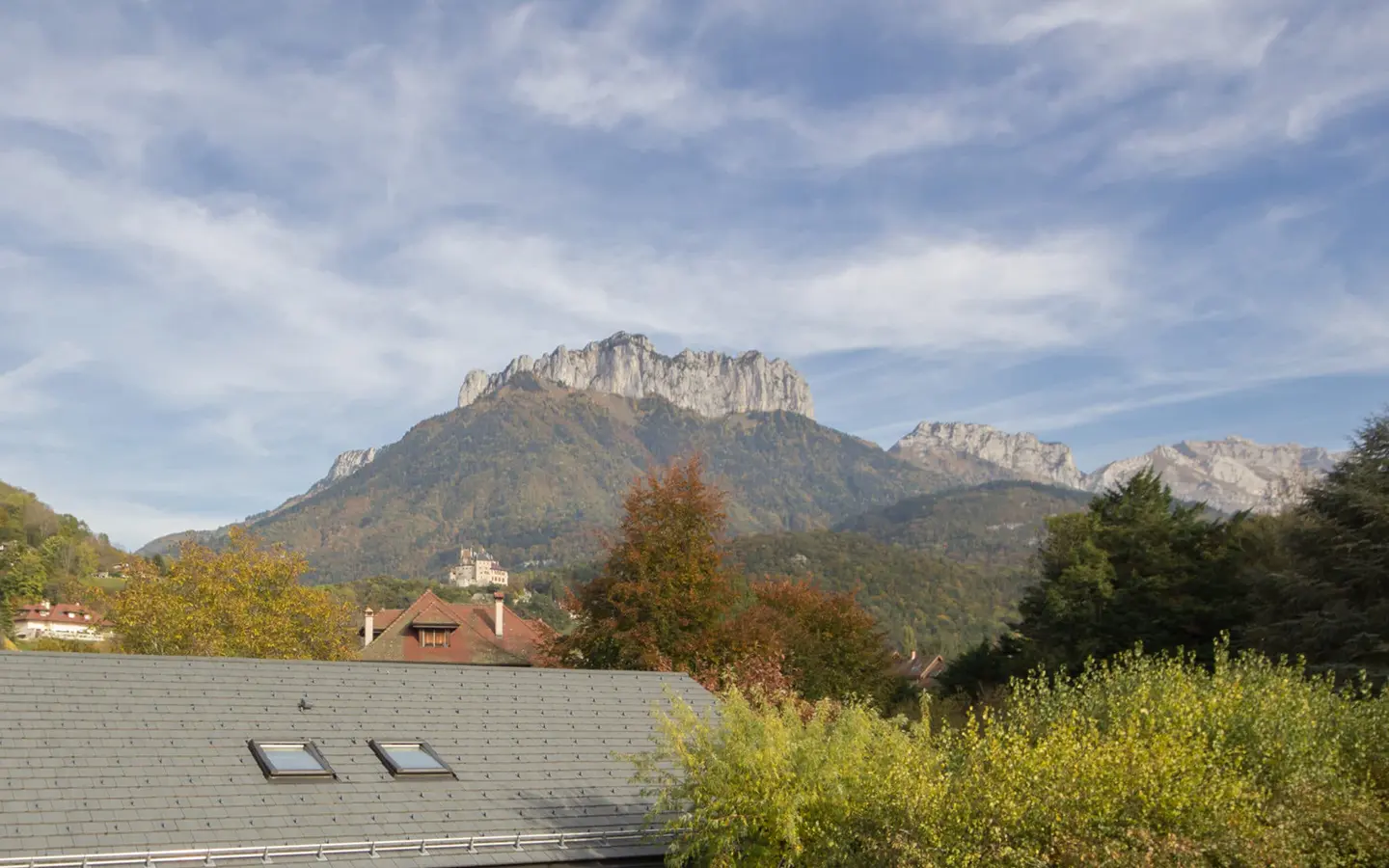 Achat immobilier maison de village Menthon-St-Bernard vue montagnes