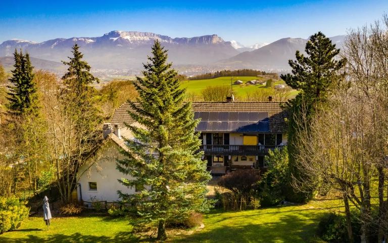 Poisy maison vue lac et montagnes