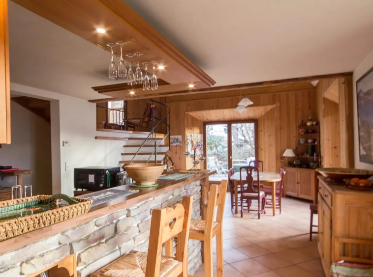 Achat immobilier maison Talloires salle à manger