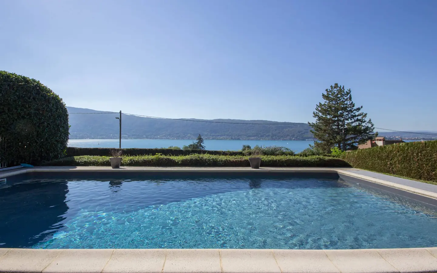 Achat immobilier maison Veyrier du lac piscine vue panoramique sur le lac d'Annecy
