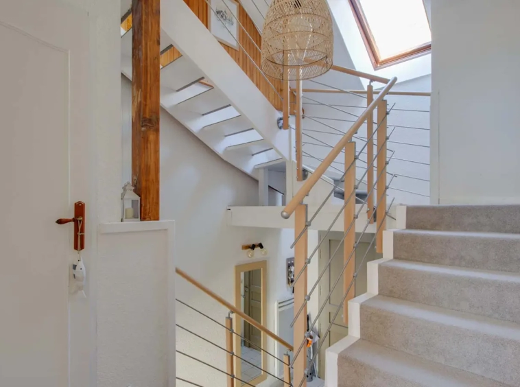 Achat immobilier maison Veyrier du lac escalier